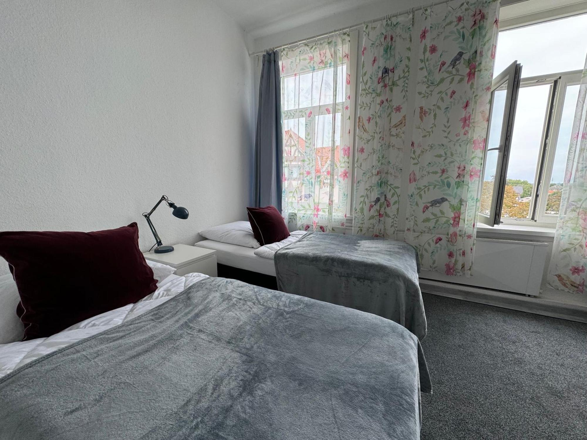 Moderne 4 Zimmer Apartment Mit Bergblick Stadtzentrum Contactless Check-In Gehrden  Esterno foto