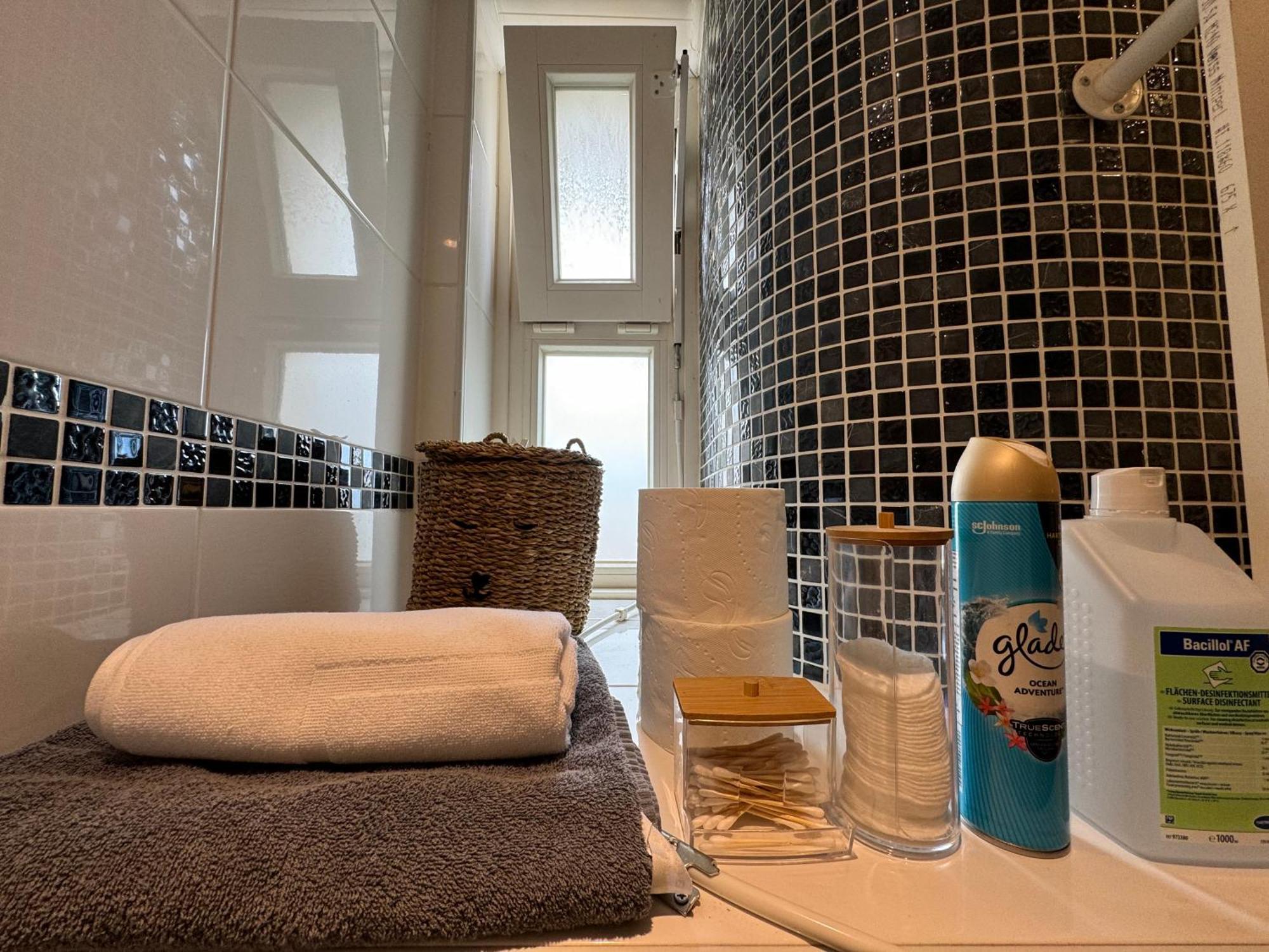 Moderne 4 Zimmer Apartment Mit Bergblick Stadtzentrum Contactless Check-In Gehrden  Esterno foto
